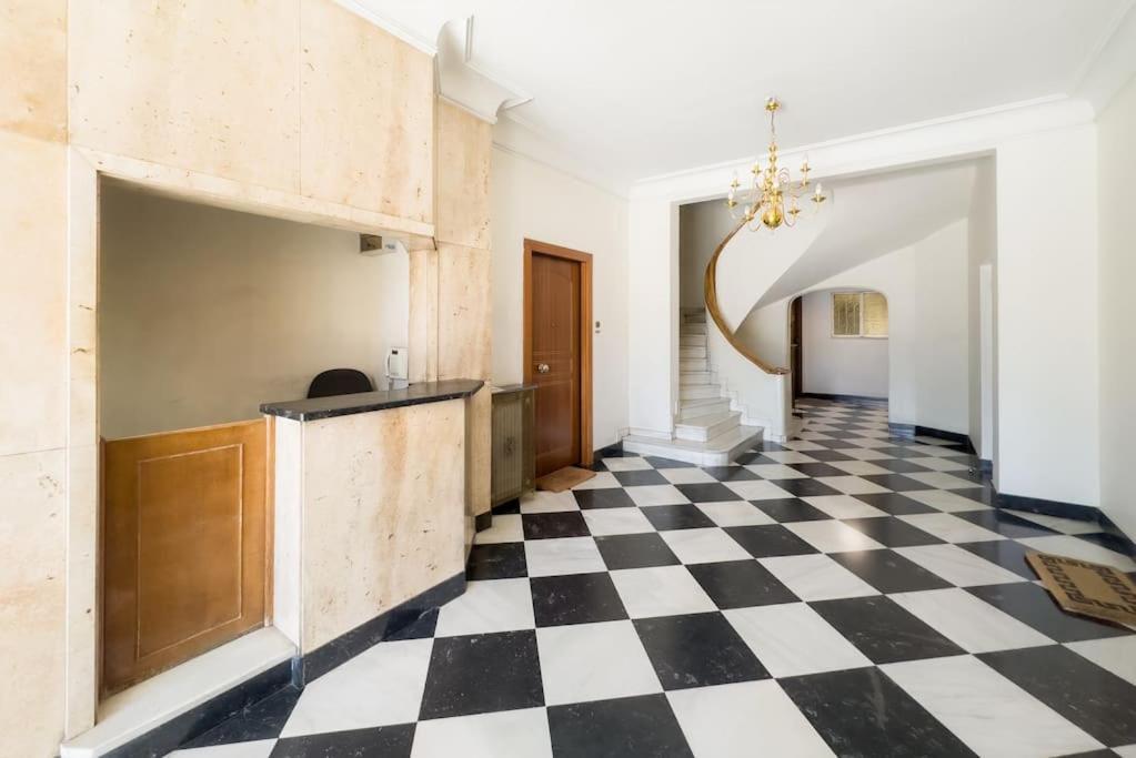 Elegant Downtown Apartment